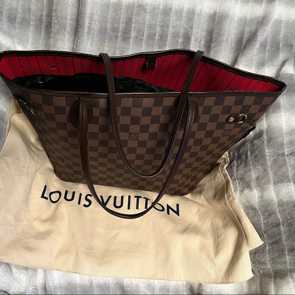 Louis Vuitton never full MM pre owned good condition